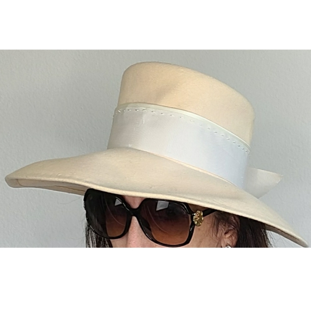 Vintage Cream and White Women's Hat